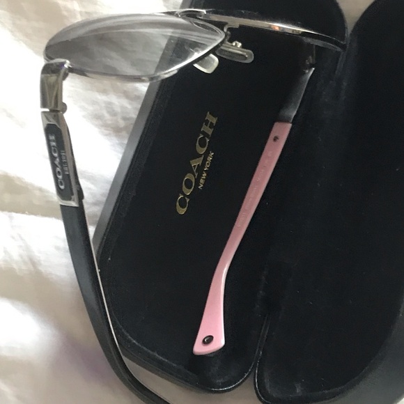 Coach Pink and Black Sunglasses 
New no flaws
Authentic nose piece hard case - Picture 8 of 10